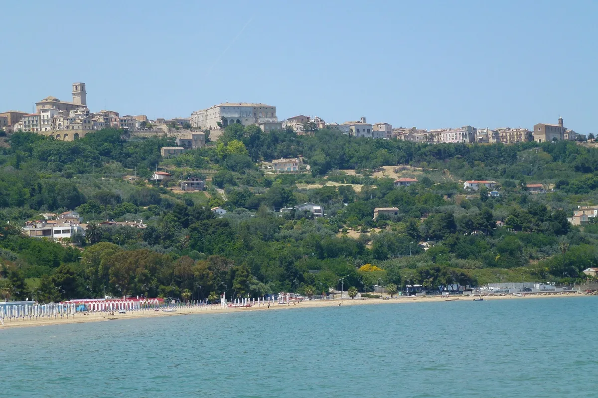 Cosa vedere a Vasto in un giorno: itinerario a piedi tra storia e mare