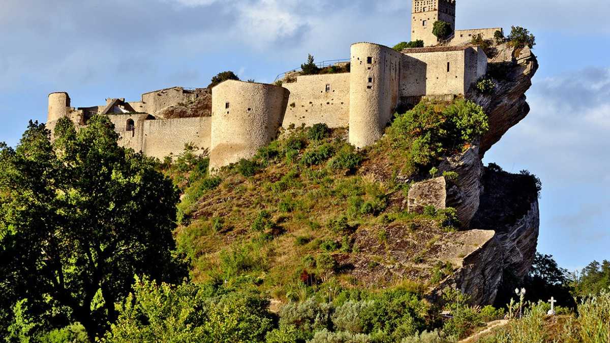 Il Castello di Roccascalegna: gita da Vasto alla fortezza medievale